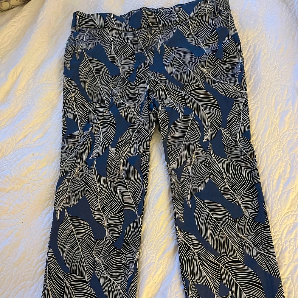 Jules & Leopold Pull-On Blue, Black and White Palm Tree Tropical Capri Pants MED
